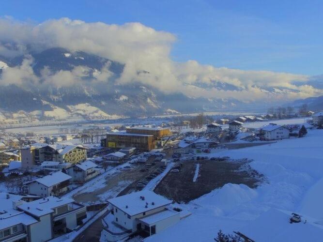 Top Holiday Flat In Fuegen Near The Ski Area Zewnętrze zdjęcie